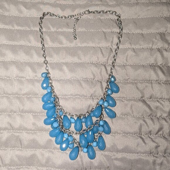 Jewelry - $2 with Bundle Blue Teardrop Beaded Cluster Necklace 6275